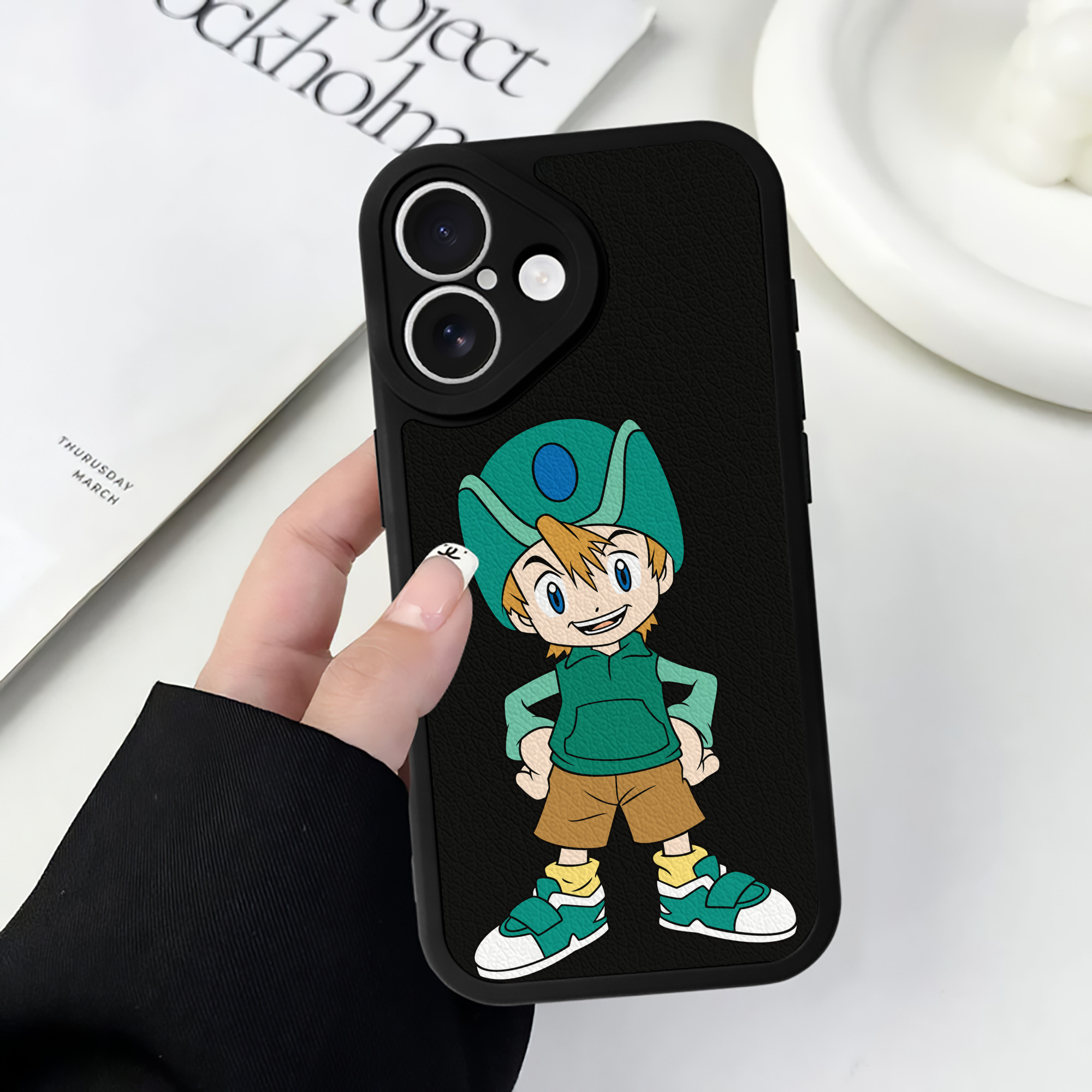 （画像用） Digimon デジタルモンスター/デジモン 【iPhone 16シリーズ対応】シリコンスマホケース（レザー調） 材質：シリコン